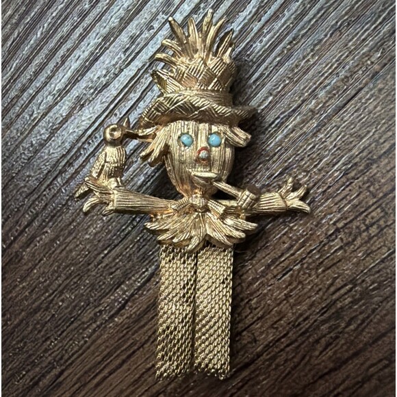 Jewelry - Vintage Gold Tone Scarecrow Brooch Pin w Bird, Mesh Flexible Legs Rose Gold Tone
